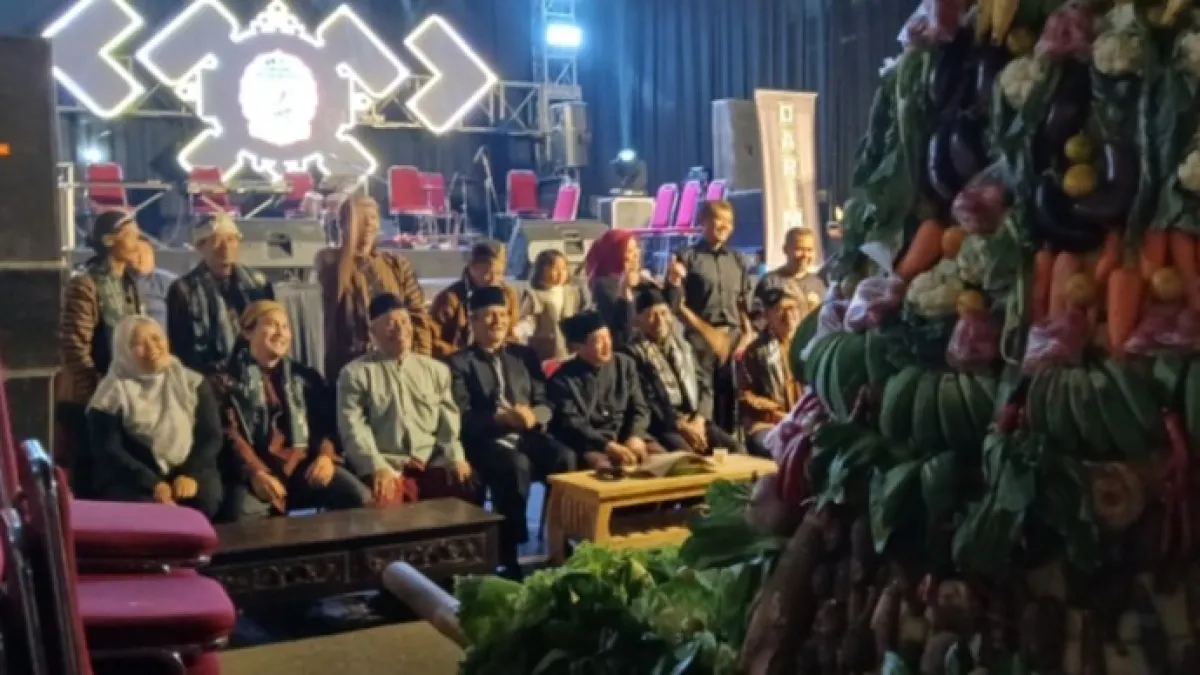 Bersih Desa Dimeriahkan Pawai Gunungan Dari Polo Pendem