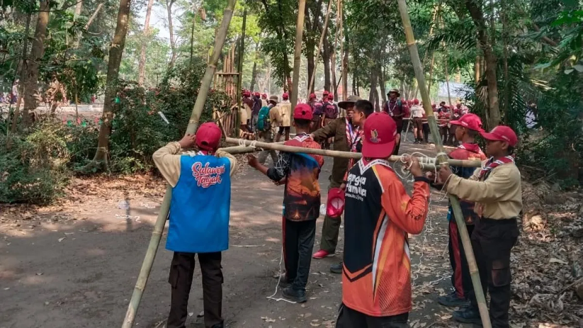 Kontingen Lamongan Naik Water Survival dan Diceburkan ke Danau Situbaru