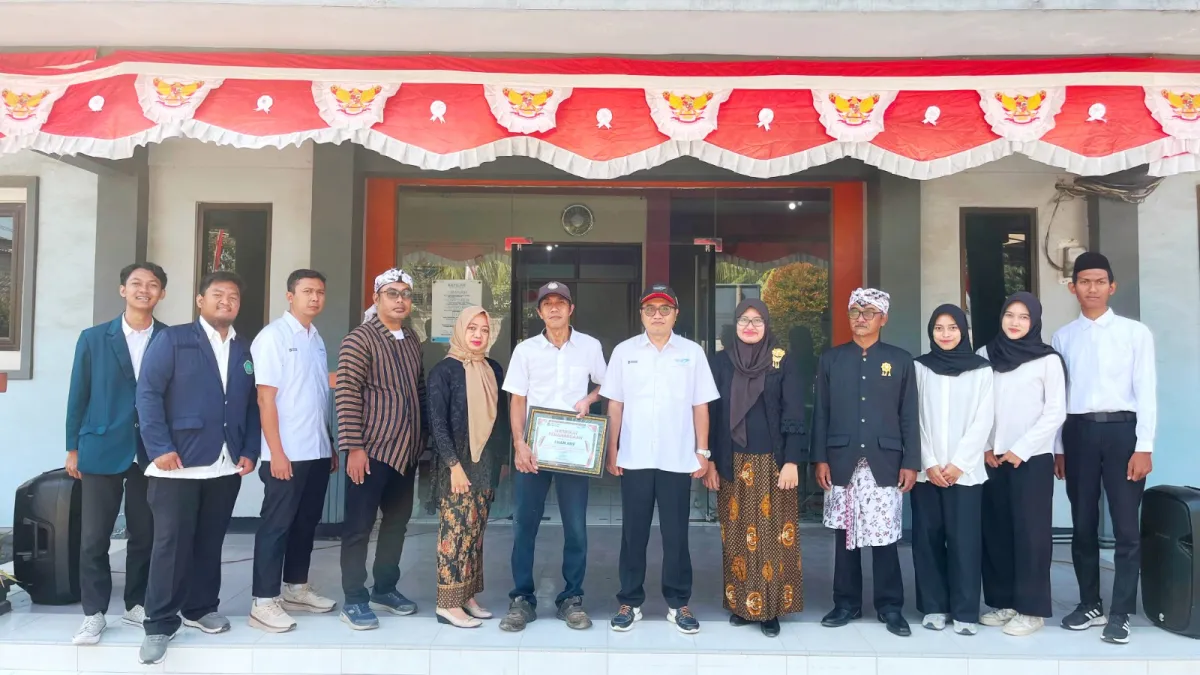Gelar Upacara HUT RI ke-81, PT. PI Cabang Lamongan Beri Pengharagaan Karyawan Yang Disiplin dan Responsif