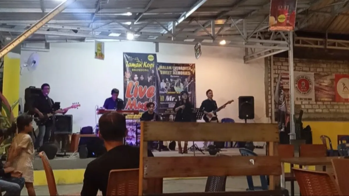 Taman Kopi, Ngopi, Ngobrol Santai sambil "mini konser"